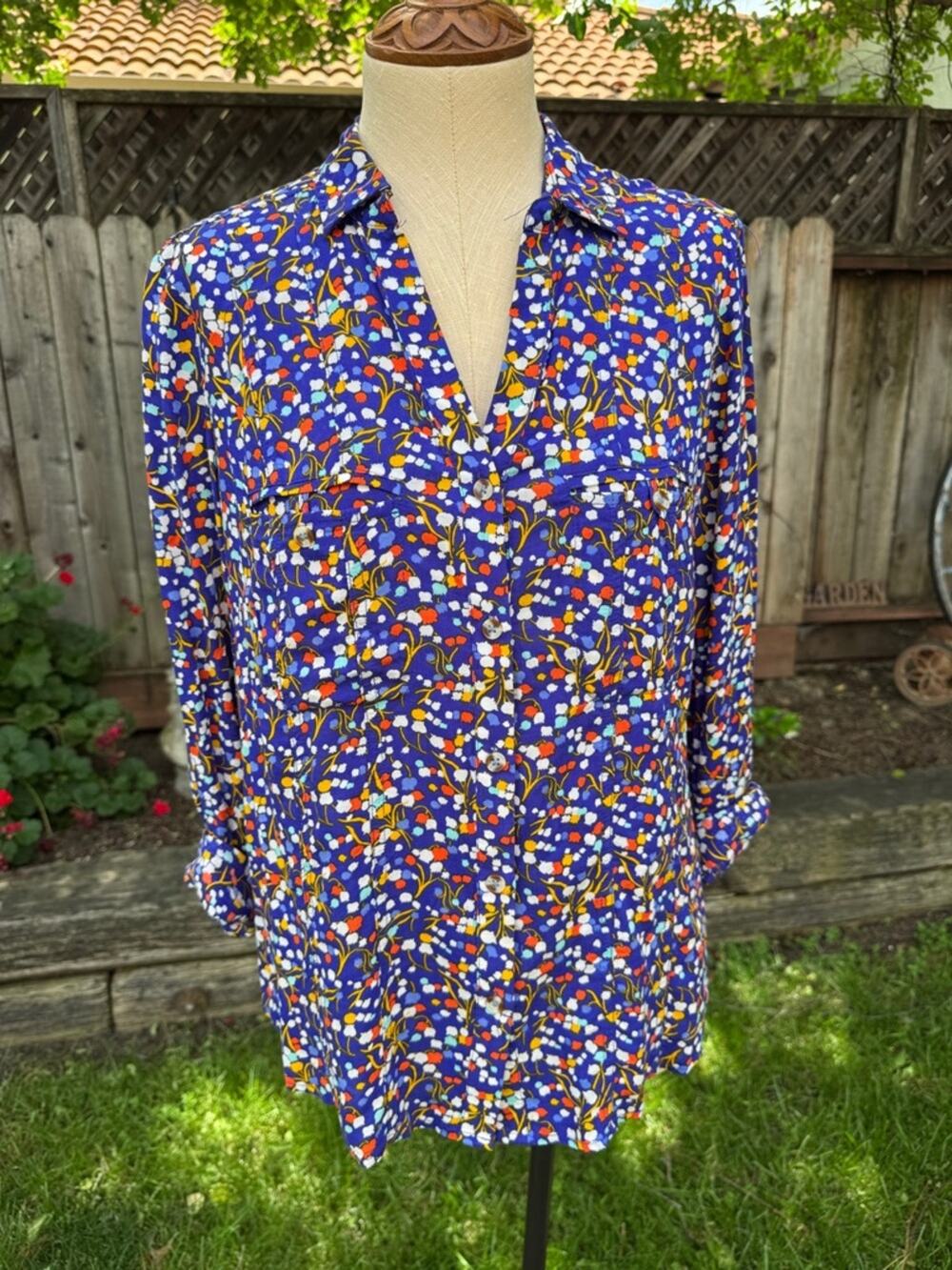 Conversations by Anthropologie Blue Flower Colloquial Button Down Shirt Size 6